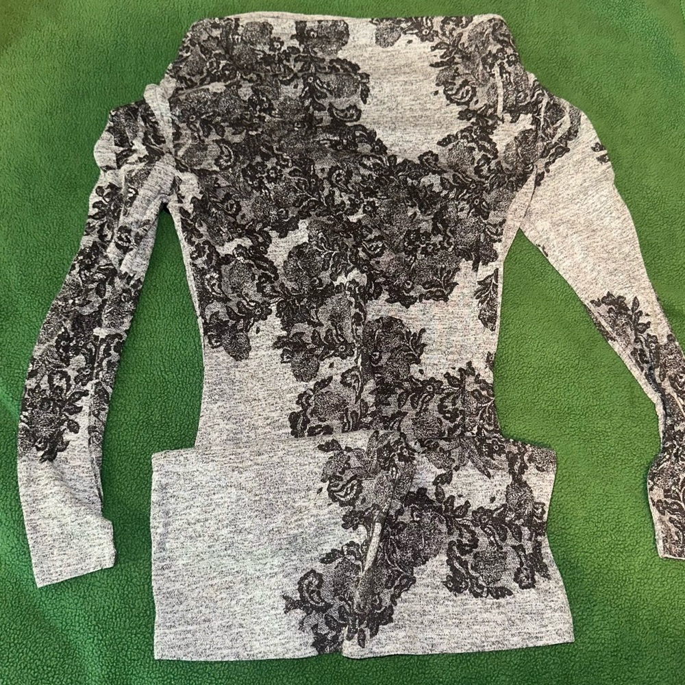 VENUS Long Sleeve Gray and Black Floral Dress